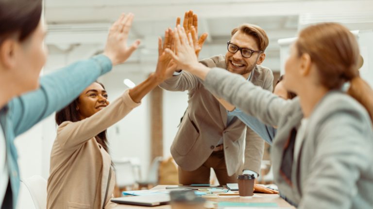 Read more about the article Snom achieves second-best result in its history and acknowledges the contribution of its partners