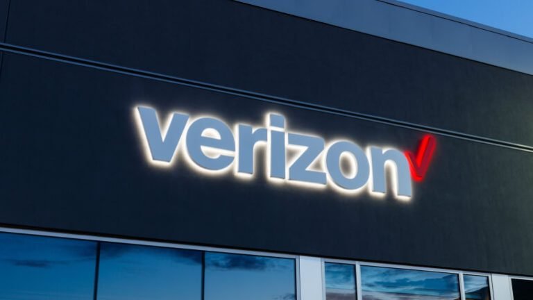 Read more about the article Verizon wins a $2.4 billion FAA contract for system upgrades