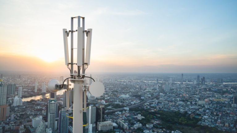 Read more about the article Accelerating 5G Rollouts: Embracing Shared Infrastructure for Telco Success