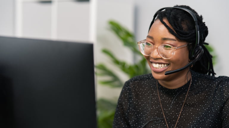 Read more about the article Broadvoice’s b-hive UCaaS Platform: Bridging Enterprise Technology for Small and Mid-Market Businesses