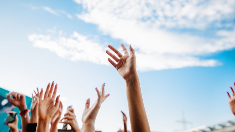 Read more about the article EE Boosting Mobile Connectivity at Summer Events: Balancing UX and Revenue