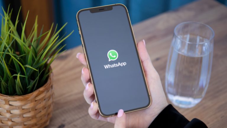 Read more about the article WhatsApp Channels: Privacy-Focused Broadcasting Tool Amid Social Media Shifts