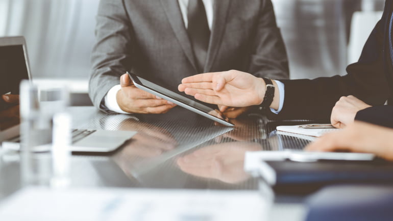 Read more about the article TIM’s Network Asset Sale: Navigating KKR Deal Amid Vivendi Opposition and Regulatory Hurdles