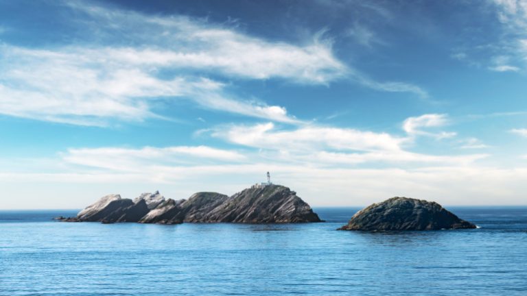 Read more about the article UK’s Bold Telecommunications Initiatives: Satellite Broadband, Smart Lampposts, and International Partnerships