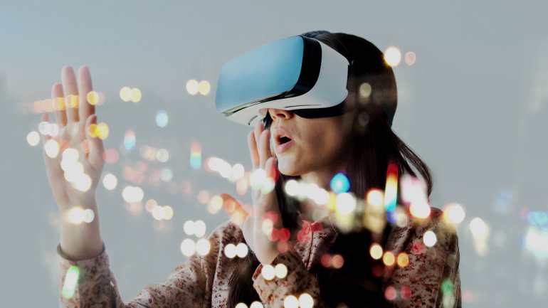 Read more about the article Navigating Apple Vision Pro Headset: Spatial Computing Breakthroughs and Limitations