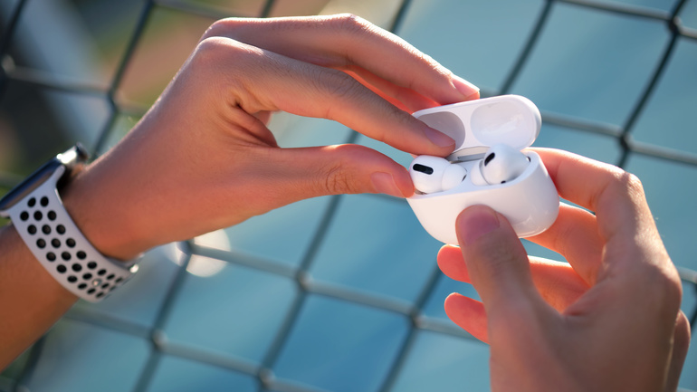 Read more about the article Apple Rumors: Independent Display and Exciting Features Coming to AirPods