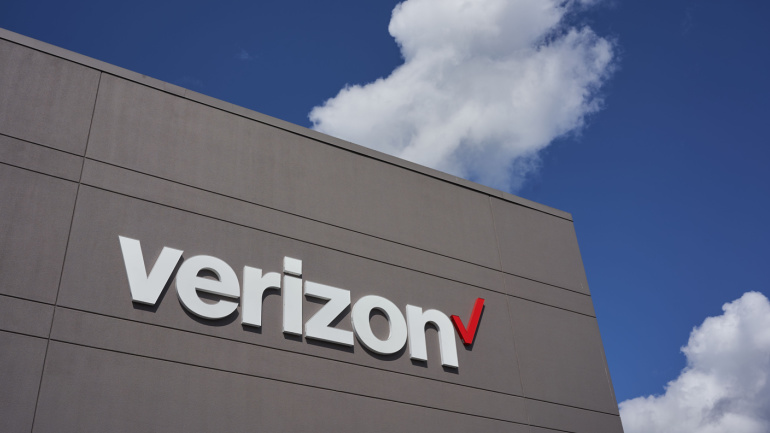 Read more about the article Verizon Extends Services and Support Amid Maui Wildfire Recovery