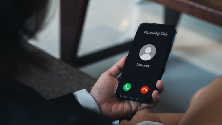 Read more about the article FCC Slaps Record $300 Million Penalty on Robocaller Scam