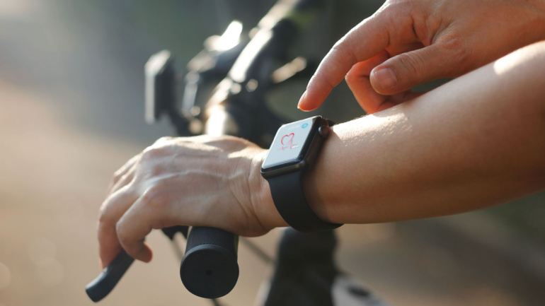 Read more about the article Navigating Wearable Tech Growth Amid Market Value Challenges