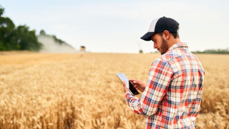 Read more about the article Revolutionizing Agriculture: VMO2’s Digitization Venture & Its Implications