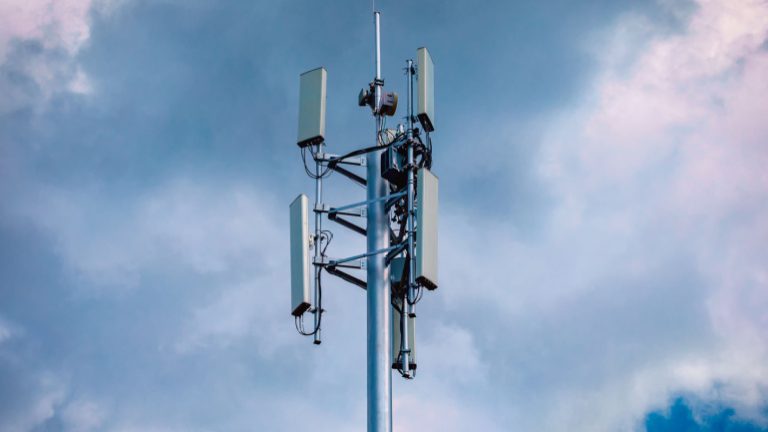 Read more about the article Navigating the Promising and Challenging Lanes of Private 5G Networks