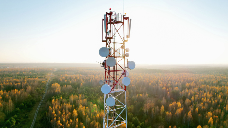 Read more about the article Bridging Spain’s Digital Divide: The Billion-Euro 5G Initiative