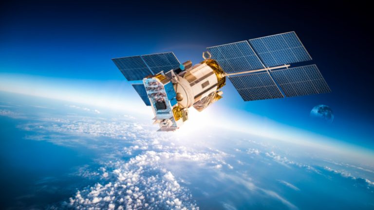 Read more about the article Qualcomm and Iridium: Dissecting the Satellite-to-Phone Project Shift