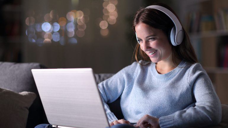 Read more about the article UK Broadband Woes Peak at 11 AM, Survey Highlights Industry Challenges