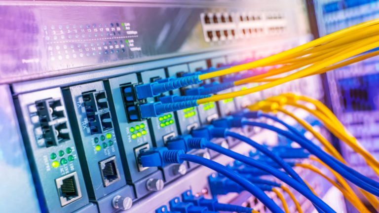 Read more about the article Charter Communications Navigates Fiber and Fixed Wireless Challenges