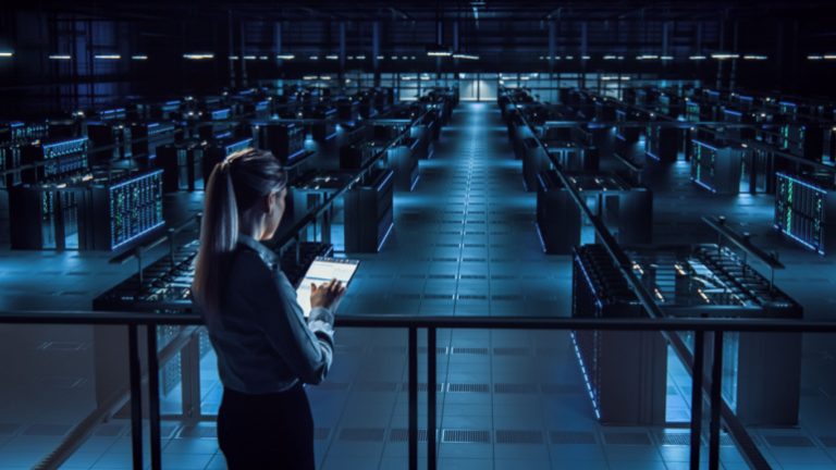 Read more about the article Microsoft Unveils £2.5 Billion Investment in UK AI Data Centers