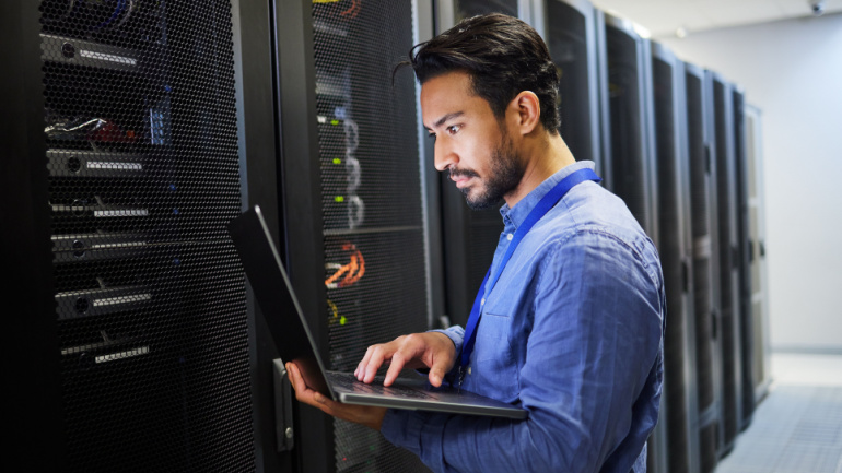 Read more about the article Navigating Challenges and Opportunities in UK’s Full Fibre Sector