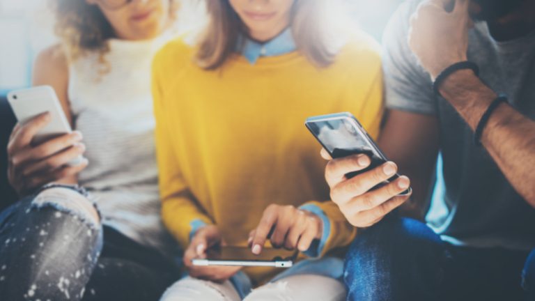 Read more about the article Apple Secures Top Spot in 2023 Global Smartphone Sales