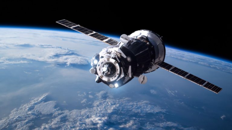 Read more about the article Rakuten Mobile to Launch Satellite Mobile Services in Japan by 2026