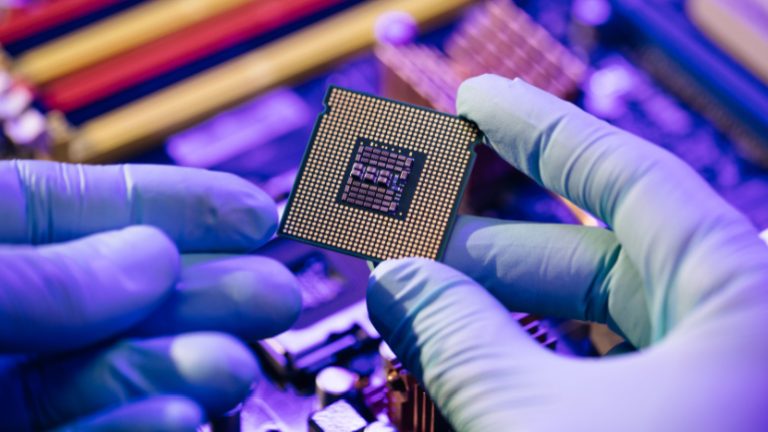 Read more about the article CityUHK Develops World-Leading Microwave Photonics Chip for High-Speed Signal Processing