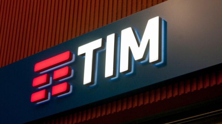 Read more about the article TIM Faces Rising Debt After Networks Sale