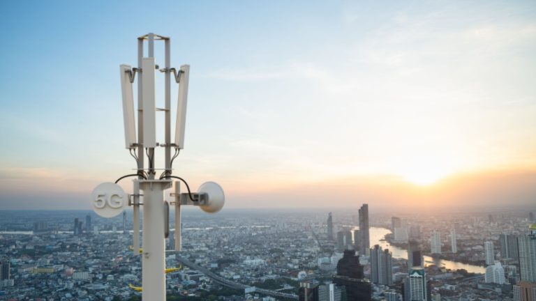 Read more about the article High-Speed Rail in China Boosts 5G Connectivity with Digital Twin Technology