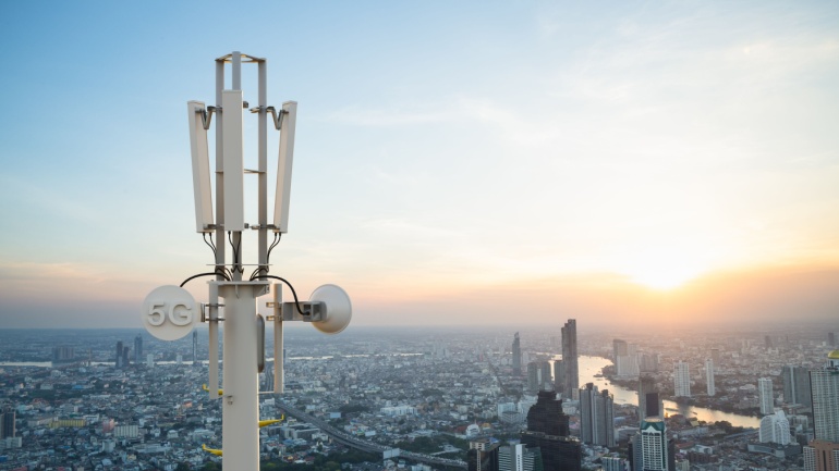 Read more about the article High-Speed Rail in China Boosts 5G Connectivity with Digital Twin Technology