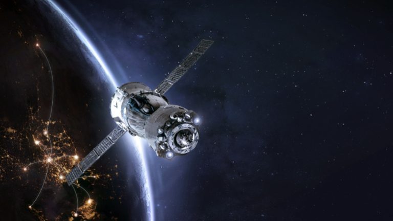 Read more about the article Exploring KDDI and SpaceX’s Pioneering Satellite-Cellular Partnership