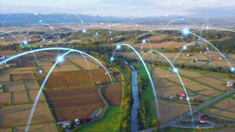 Read more about the article Intelsat Partners with CNH to Bring Connected Tractors to Brazilian Farms