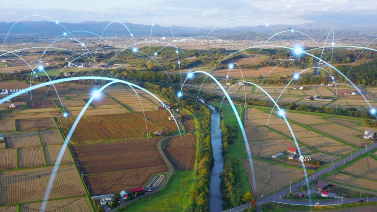 Read more about the article Intelsat Partners with CNH to Bring Connected Tractors to Brazilian Farms