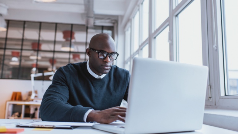 Read more about the article Qualcomm Unveils Snapdragon X Plus Platform for PCs, Promising Superior Performance