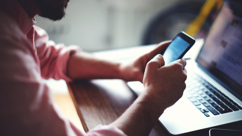 Read more about the article FCC Moves to Reinstate Net Neutrality Despite Republican Opposition