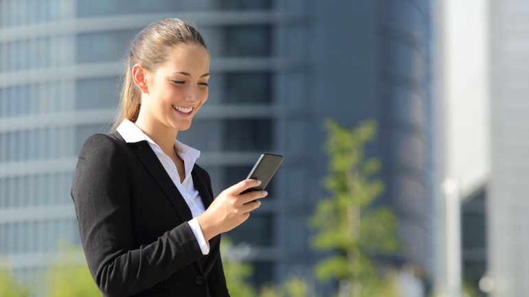 Read more about the article Smartphone Market Poised for Rapid Growth with Rise of GenAI Capabilities