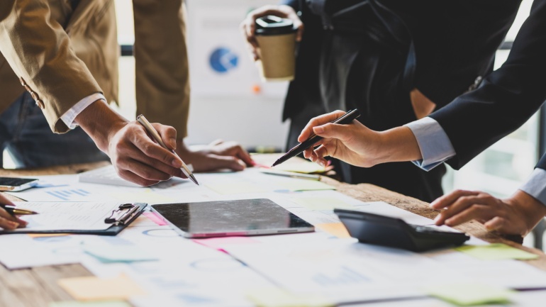 Read more about the article T-Mobile US and Verizon Eyeing UScellular Acquisition