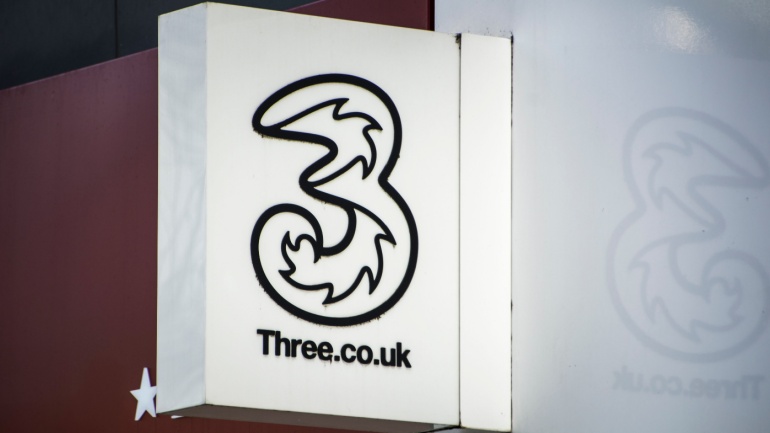 Read more about the article Three UK Reports Quarterly Growth Amid Merger Talks with Vodafone