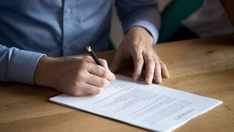 Read more about the article US Revokes Chip Export Licenses to Huawei