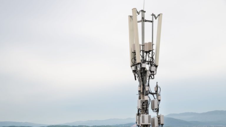 Read more about the article Spanish Telecom Giants Collaborate to Enhance Rural 5G Coverage