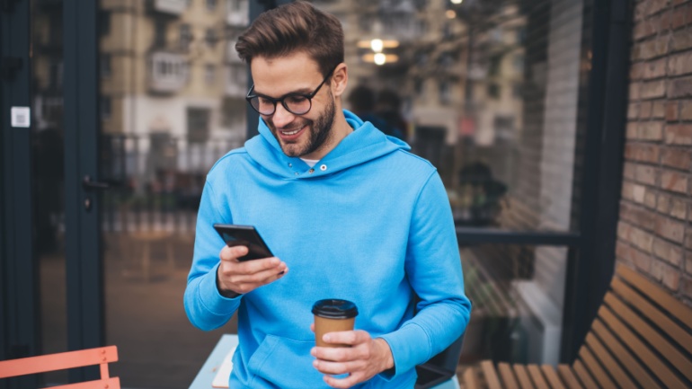 Read more about the article Samsung Leads Global Smartphone Rebound as Apple Struggles